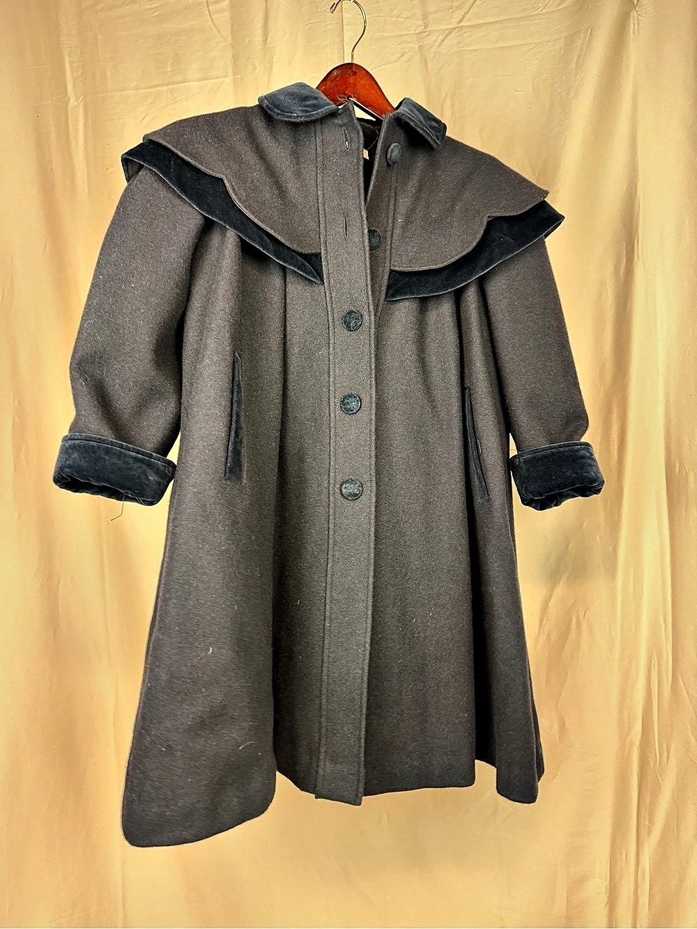 Pierre Cardin Vintage Wool Cape Coat with Velvet Trim Navy Size 7